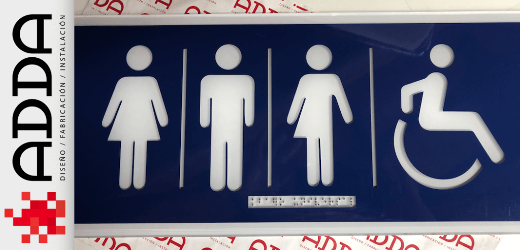 letrero baño universal e inclusivo con código Braille